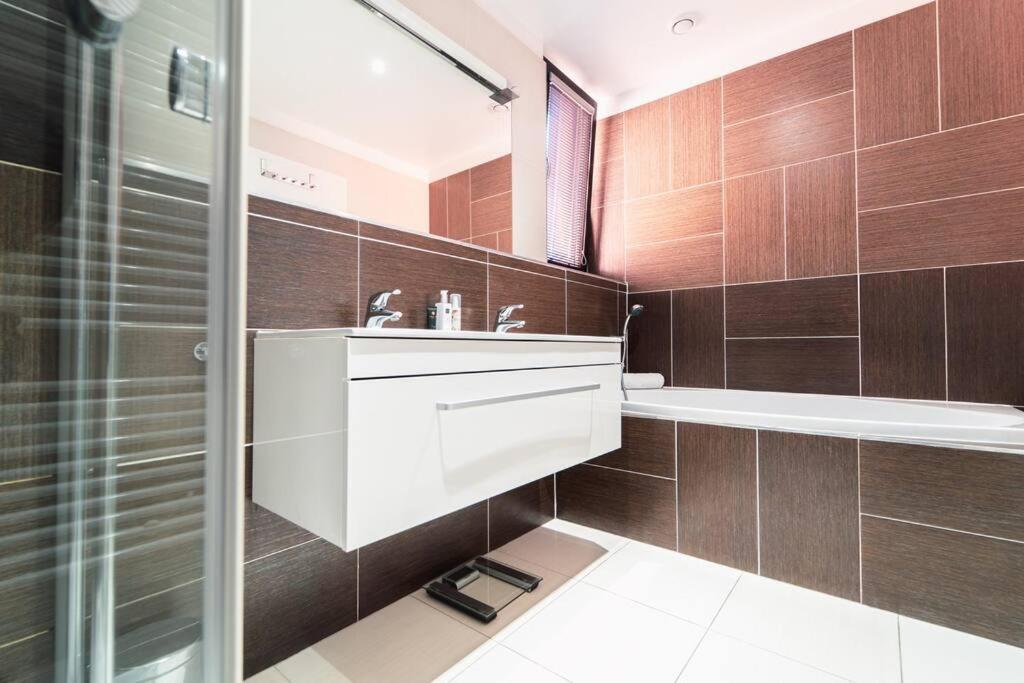 Prague Marina River View Apartment Close To City Centre Free Parking Extérieur photo