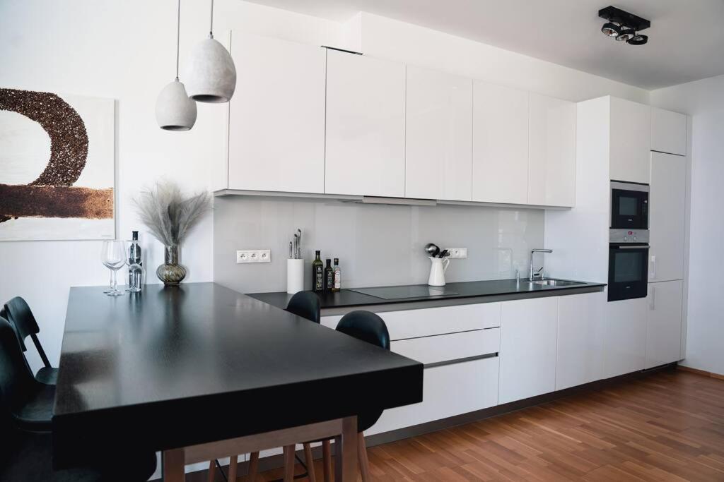 Prague Marina River View Apartment Close To City Centre Free Parking Extérieur photo