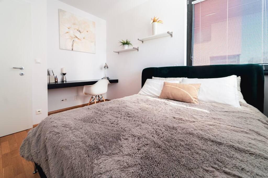 Prague Marina River View Apartment Close To City Centre Free Parking Extérieur photo