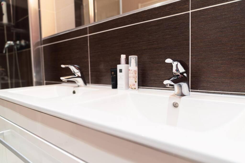 Prague Marina River View Apartment Close To City Centre Free Parking Extérieur photo