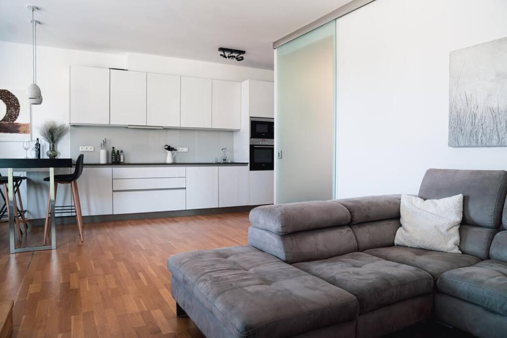 Prague Marina River View Apartment Close To City Centre Free Parking Extérieur photo